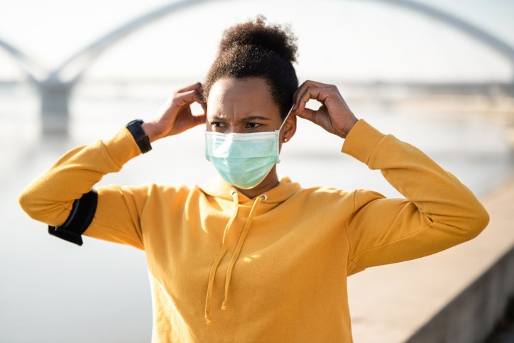 LMU community member putting on a mask
